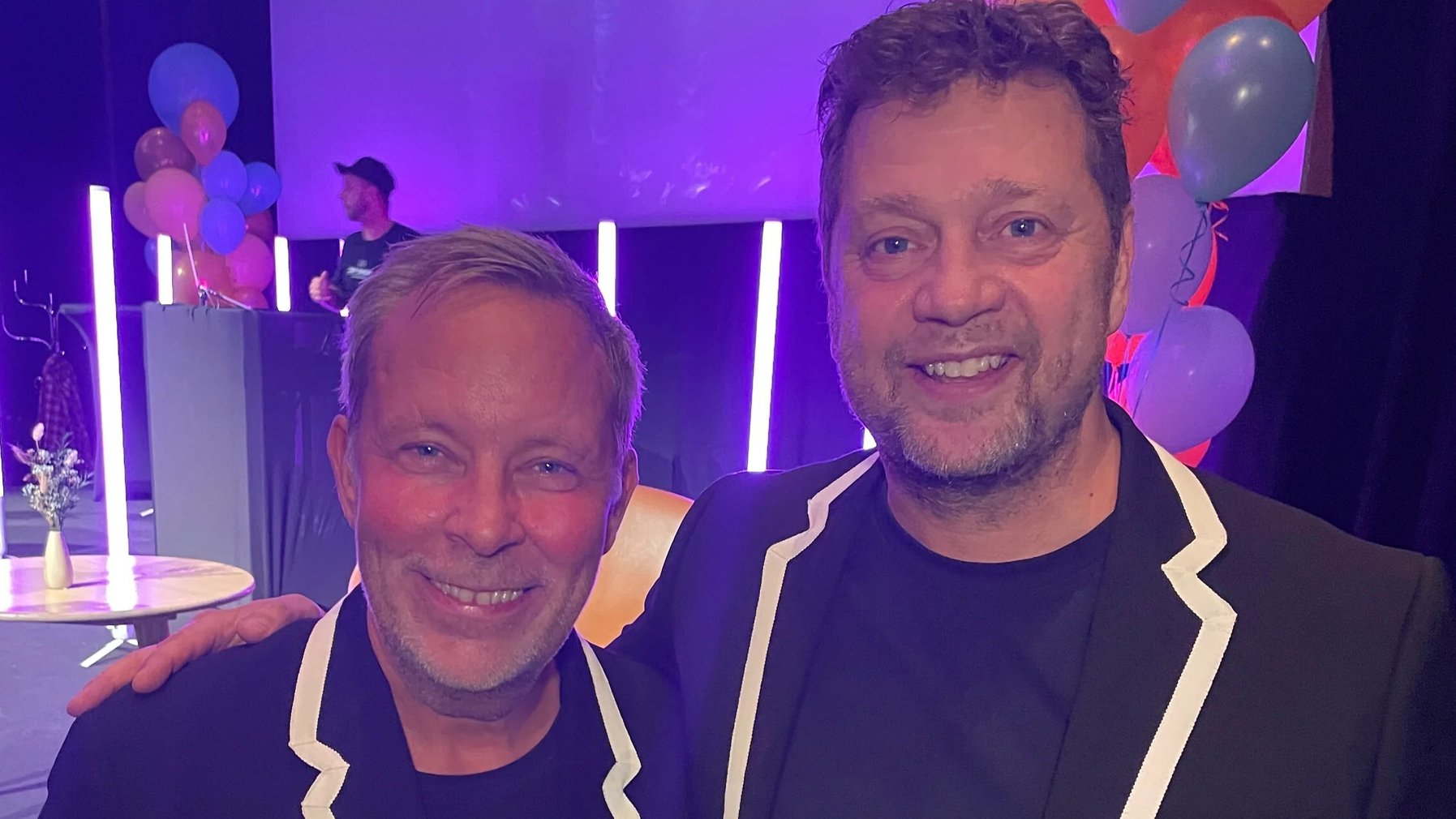 Humorduon Johan Petersson och Patrik Larsson bjöd på middagsunderhållning på Publitech Live 2025.