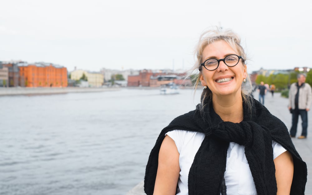 portrait-of-happy-woman-standing-on-the-river-emba-2026-01-09-01-00-13-utc