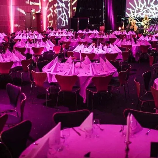 Festlig bordsdukning under middagen på Publitech Live 2025.