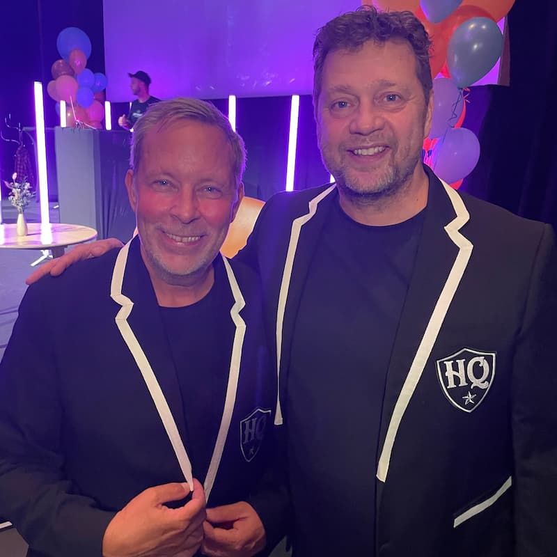 Humorduon Johan Petersson och Patrik Larsson bjöd på middagsunderhållning på Publitech Live 2025.